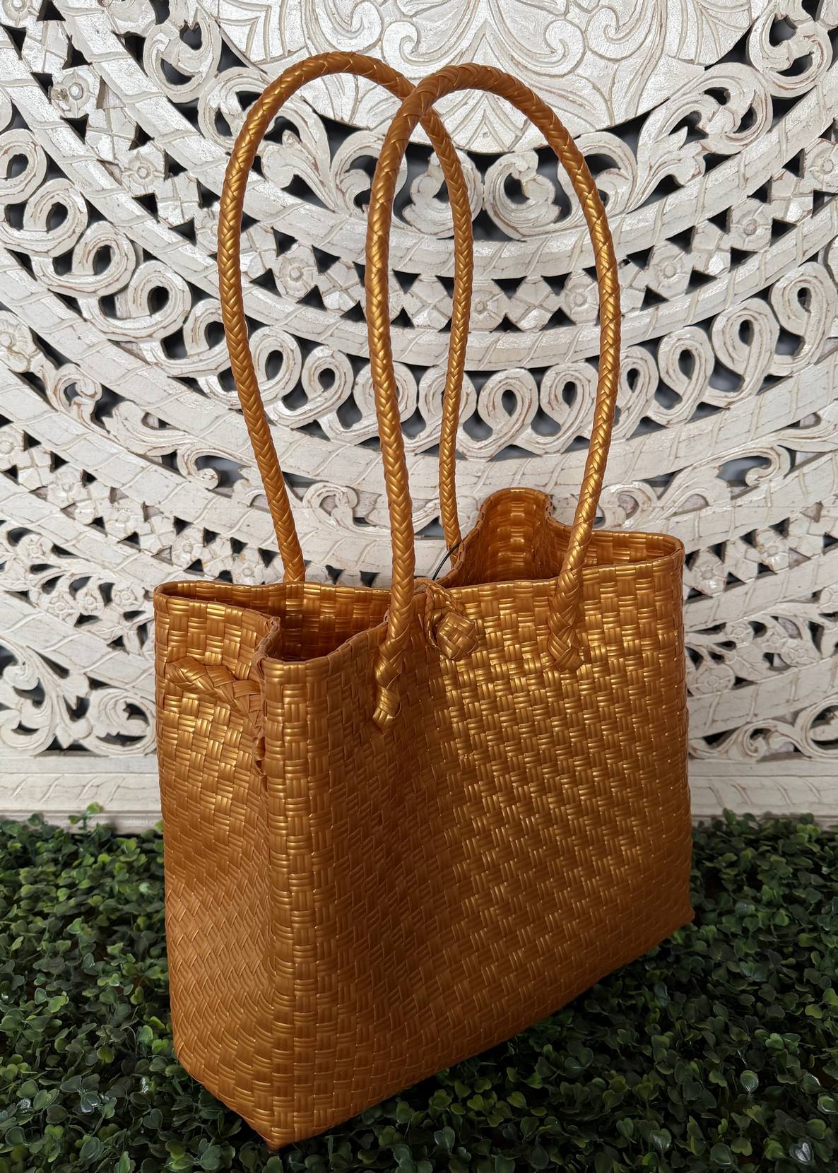CANASTA BAGUS PLASTIC LENI LARGE DORADO TU