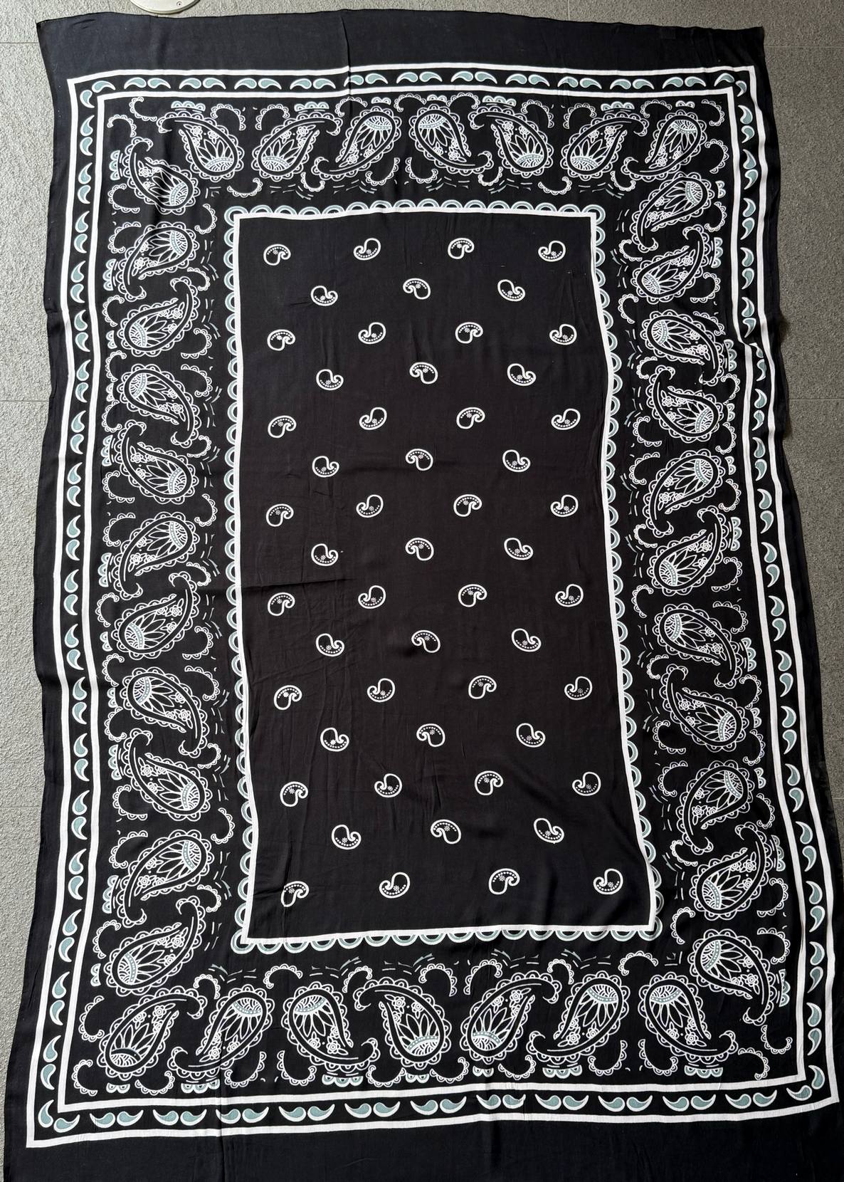 PAREO BATIK SIN FLECOS BANDANA NEGRO TU