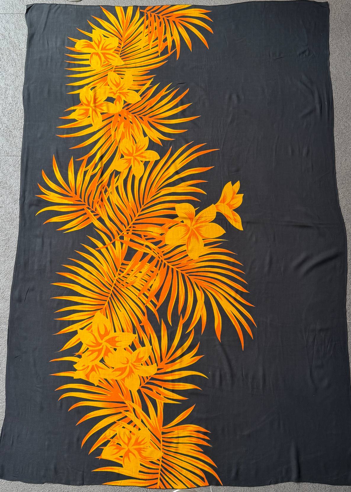 PAREO BATIK SIN FLECOS JAZMIN NEGRO/AMARILLO TU